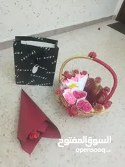  8 تشكيلة ورود صناعية مصنوعة من شبر الستان اللامع بطرقة فنية وثايثة