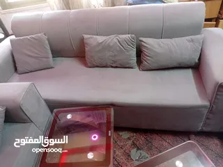  2 طقم كنب 7 مقاعد للبيع بحاله جيدة جدا