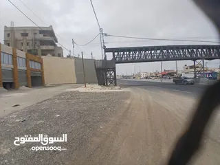  2 محل للايجار في اوتوستراد الزرقاء