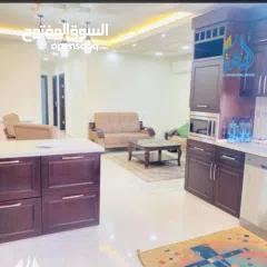  3 شقه مميزة موقع هادئ و استراتيجي مع مدخل خاص الارسال