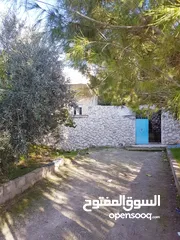 15 بيت للبيع على مساحة ارض دونم مستقل غرب شارع اربد عمان الرئيسي وقرب القناطر