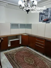  5 مطبخ خشب جوايكو مميز شبه جديد للبيع بالسعر مميز جدا المطبخ عبارة عن 3 واجهات بحالة الوكالة مميز جدا