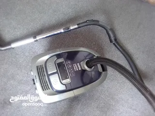  1 مكنسة كهربائية