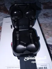  2 ساعه الكترونية داخلها سماعات بلوتوث