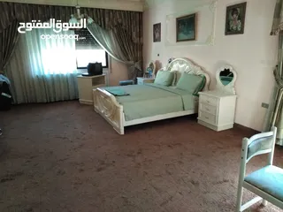  7 فيلا ثلاثة طوابق للبيع