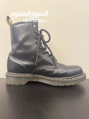  11 Two Dr Martens Boots  مقاس  39 38 مستعمل حذائين مارتنز