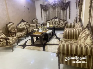  17 كنب ومطبخ للبيع مع برادي