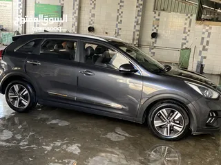  20 كيا نيرو هايبرد 2020 وارد كوري   جميع المواصفات  فل الفل ما عدا الفتحة   بسعر جيد وقابل للتفاوض