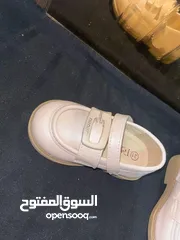  23 أضيفي لمسة من السحر على إطلالة أميرتك الصغيرة مع تشكيلتنا المميزة من ملابس البنات الأنيقة و أحذيتها
