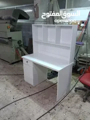  1 مكتب ومكتبة دراسية