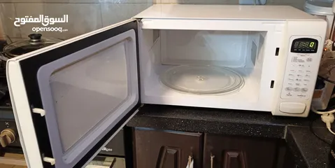  10 ميكروويف كبير نوع دايو بحالة ممتازة