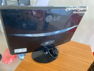  1 شاشه نوع lg رفيعه جدا مدخل vga/dvi