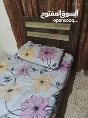  1 تخت مفرد خشب استعمال بسيط