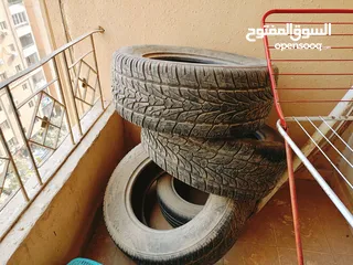  6 4  فرد طقم كاوتش عريض 285/60R/18 بحالة جيدة