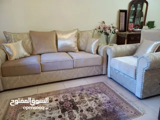  9 طقم و كنب اسفنج و قماش فخم جدا و جديد و بسعر التنجيد طقم 7 مقاعد شبه جديد مستورد و ليس تجاري