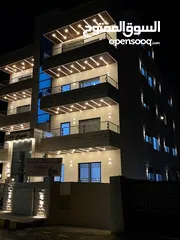  1 شقة ثالث مع روف مساحة 200م فاخرة و بأعلى المواصفات باجمل مناطق البنيات منطقة فلل قرب الحرية