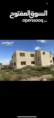 7 مجمع تجاري وطابق سكني مساحة البناء الأرضي (المجمع) 400 م2 والطابق الأول (سكني) 150 م
