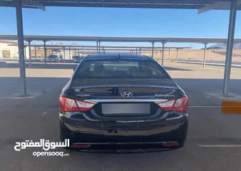  2 هيونداي سوناتا 2011 لون اسود ، لون الفرش الداخلي بيج. بلد الصنع كوريا للبيع