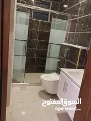  10 شقة للبيع طابق اول مساحة 180 م بالزرقاء الجديدة خلف فندق جوابرة تستحق المشاهده