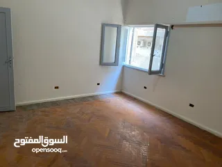  5 شقة للبيع بشارع عباس العقاد الرئيسى