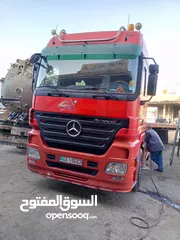  2 راس تريلا + عرباي حاويات