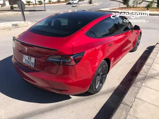 4 Tesla model 3