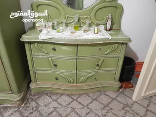  6 غرفة نوم للبيع خشب ممتاز بحاجة صيانة بسيطة و تغير لون البيع بسعر الخشب