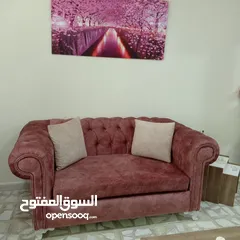  4 طقمين كنب مع 3قطع برادي و3قطع سجاد تركي