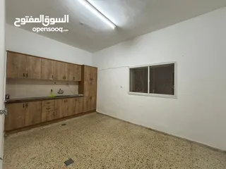  3 شقه سكنيه في بيرزيت