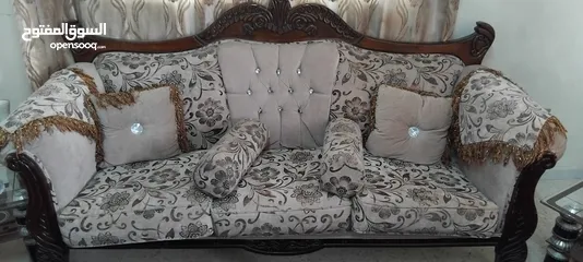  5 كنب للبيع استعمال بسيط شبه جديد  مع الطرابيزات