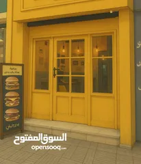  3 فرصة ذهبية - للبيع مطعم شغال بكامل معداتة والديكور