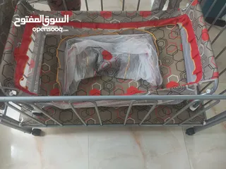  2 تخت عدد 2تخت صغير وتتخت كبير  وناموسيه بصلاه ع النبي بجنن مشاء الله