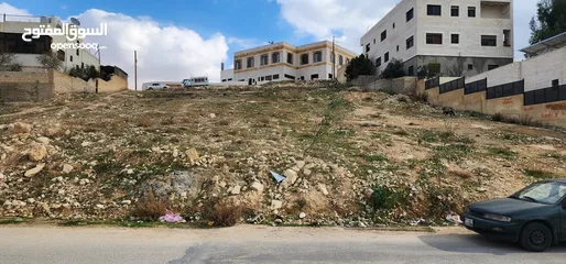  20 ارض مميزه و ذات إطلالة رائعه على الغرب للبيع من ألمالك مباشره  في اجمل مناطق  ألمرقب تستحق المشاهده