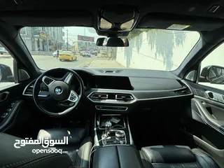  4 BMW X7 M50i