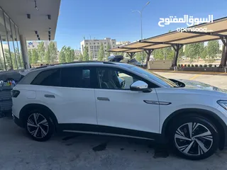  3 ID 6 CROZZ 2023 للبيع لون ابيض لؤلؤي