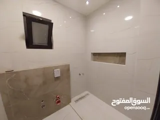  3 شقة غير مفروشة ( جزء من فيلا ) للإيجار ( Property 38566 )-175034703