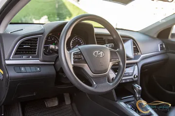  4 Hyundai Avanti 2017