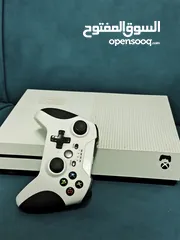  2 Xbox one  s إكس بوكس ون اس 500جيجا مع أيد بحالة ممتازة . . . . .