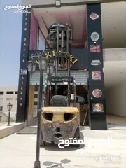  20 خدمة تأجير رافعات شوكية مع سائق او بدون خدمة تنزيل جميع انواع البضائع تحت اشراف كادر مخصص