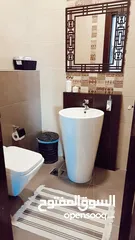  11 مستعجل - شقة مميزة للبيع 160 متر مع روف 55 متر حي الكرسي عمر البناء 10 سنوات