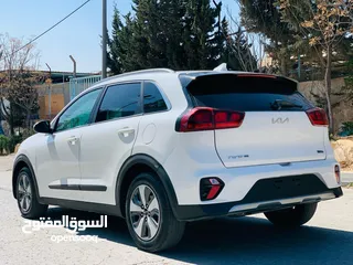  8 KIA NIRO HYBRID 2022