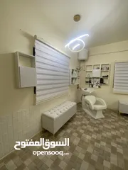  4 صالون سيدات شبه جديد بكامل معداته للبيع بسعر مغري جدا جدا جدا