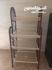  1 سلة خضروات مع علبتين صغار و مضيفة حلو بس