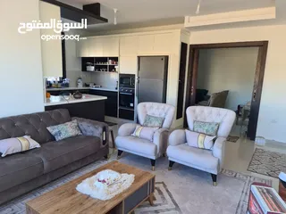  18 شقة مفروشة بمنطقة المصايف قريب مدرسة الاوائل ثلاث غرف بحالة ممتازة من المالك مباشرة