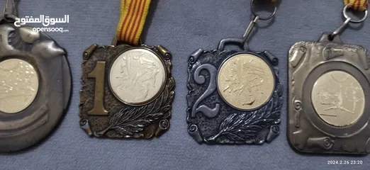  13 ميداليات رياضية إسبانية قديمة