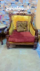  3 للبيع طقم كنب وطاوله سفره خشب لاتيه