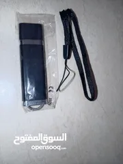  2 سماعه سبيكر صوت جدا عالي زائد شاحن 3 × 1 ثلاث مداخل شحن سريع زائد شاحن للسماعه وجهاز تخزين 32 gb
