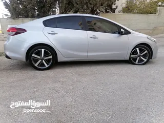  18 كيا K3  / ماتور 1600 / ديزل اقتصاديه الأكثر طلبا / موديل 2017 /اصل كوري