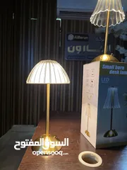  4 مصابيح الطاولة الكريستالية هل تبحث عن لمسة فاخرة تزيّن منزلك أو مكتبك؟ هذه المصابيح هي الخيار .