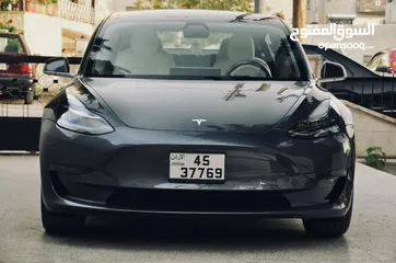  5 Tesla model 3 midrange 2019  (داخلية بيضاء)